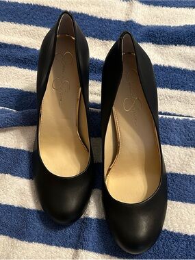 Jessica Simpson Black Classic Round-Toe High Heels